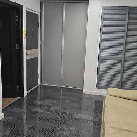 Lis Апартамент Крайова